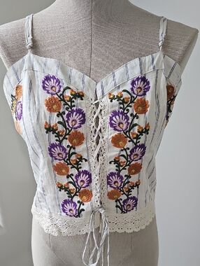 Embroidered White Floral Lace-Up Tank Top